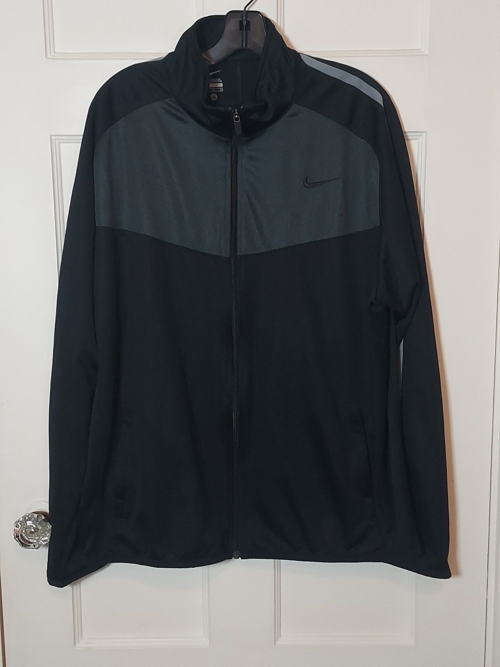 Nike Men’s Black & Dark Gray Lightweight Full-Zip Jacket Size XL
